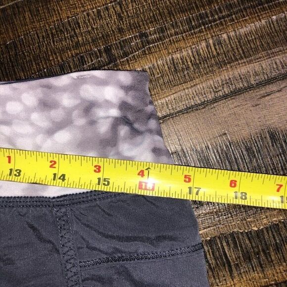 Lululemon All Time Short Stretch Women’s Size 6 Workout Training Gum Yoga - Picture 7 of 10